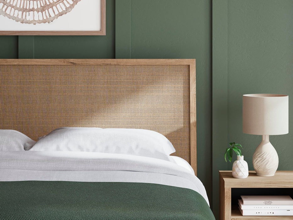 Cielden King Panel Bed with Mirrored Dresser and Nightstand
