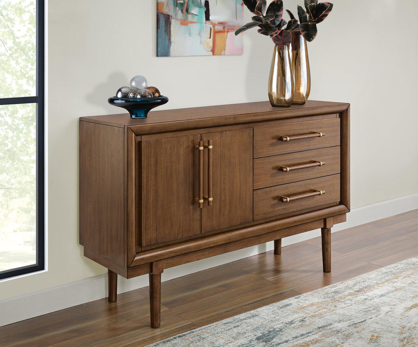 Lyncott Dining Room Server
